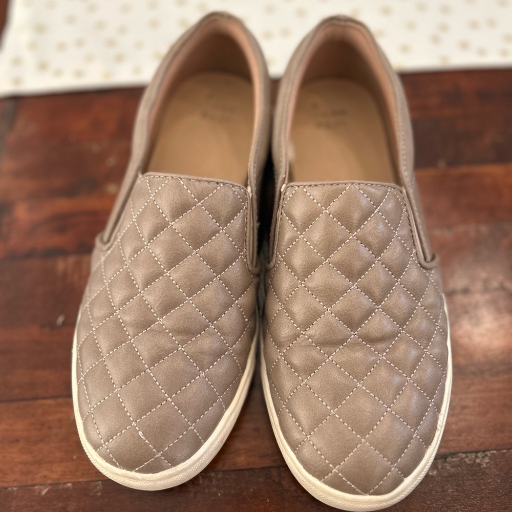 a. new. day size 7.5 quilted sneakers